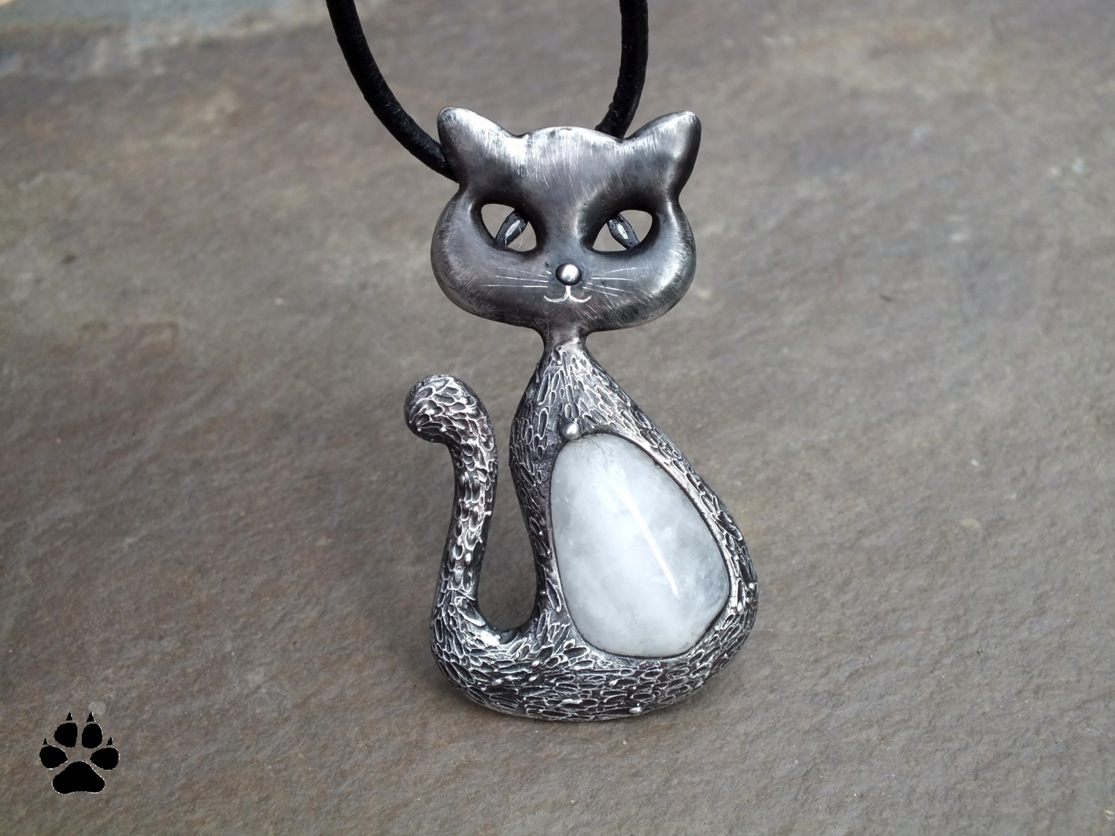 Corina - kočička s mléčným křemenem REZERVOVÁNO!