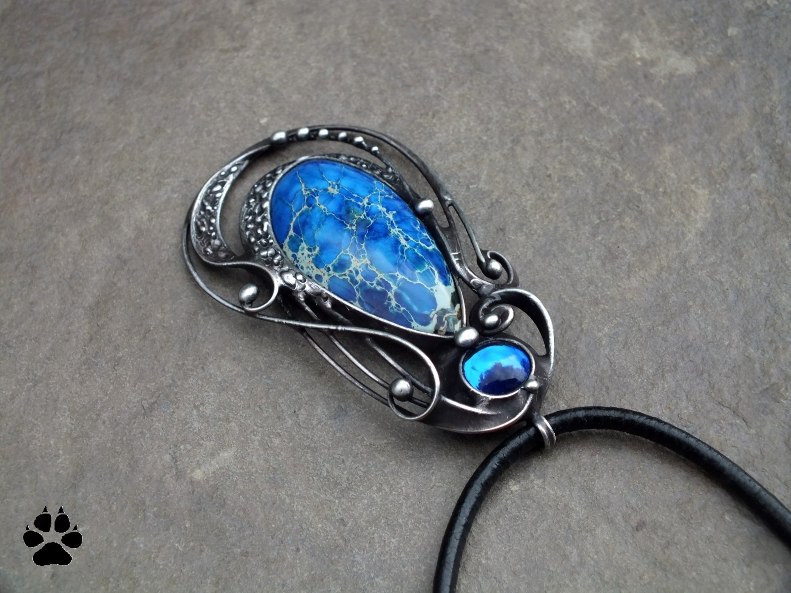 Exclamation - variscit a sklo