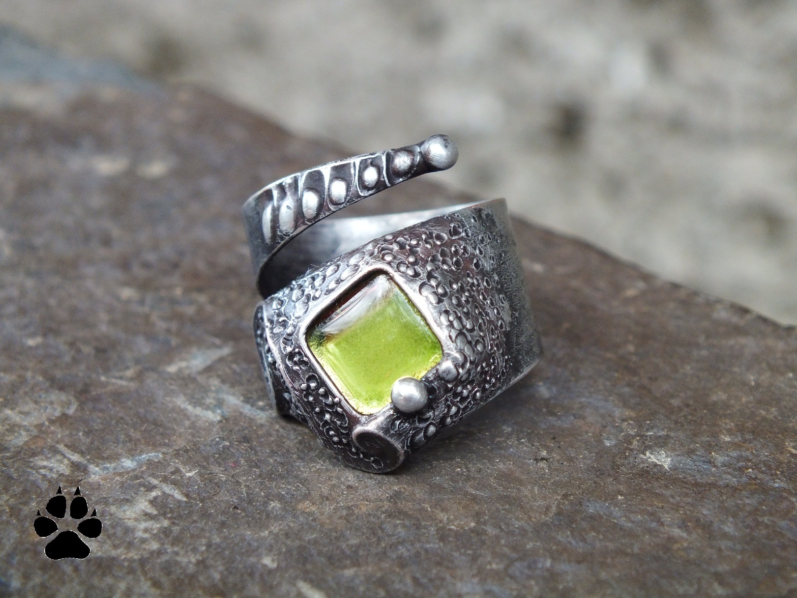 Hadí prsten-šperkové sklo