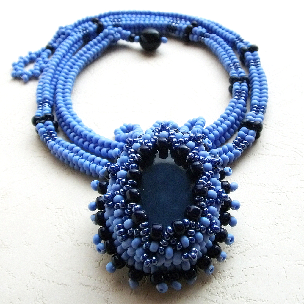 Fialkový náhrdelník