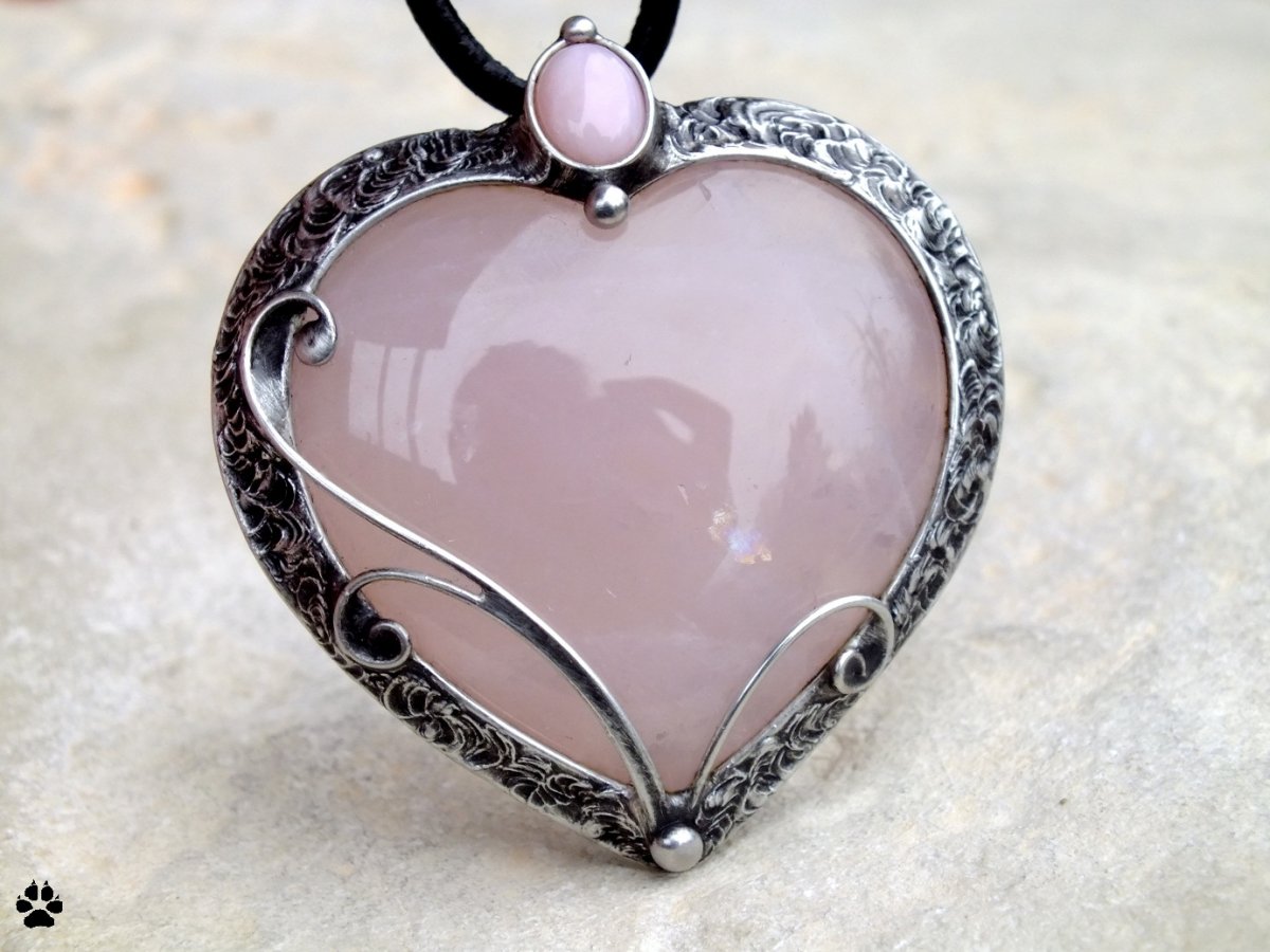 Velké srdce růženínové s opálem