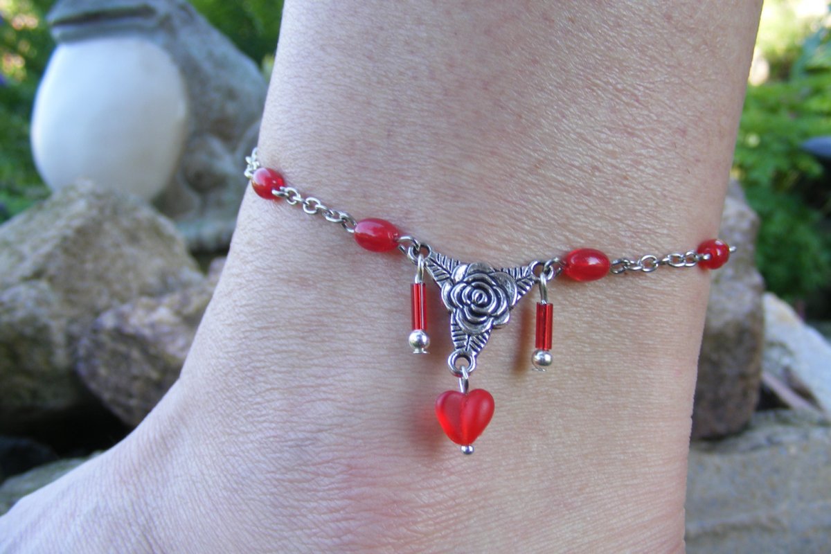 Na nožku - červený se srdíčkem