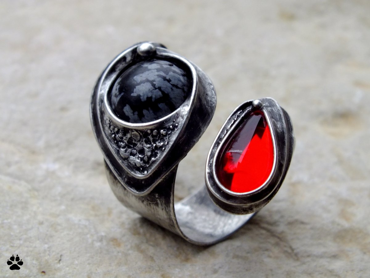 S kapkou krve - prsten obsidián,sklo