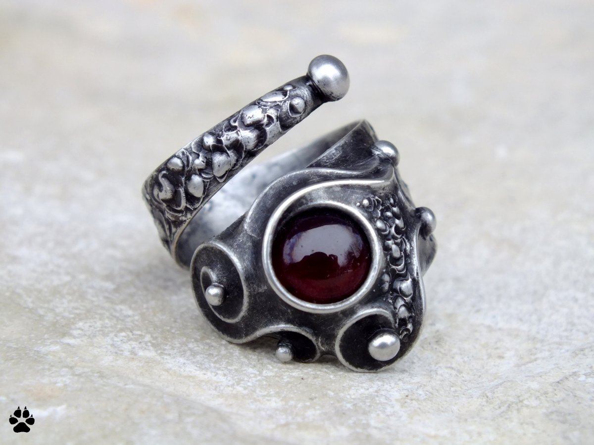 Vášnivý tanec - prsten s granátem almandin