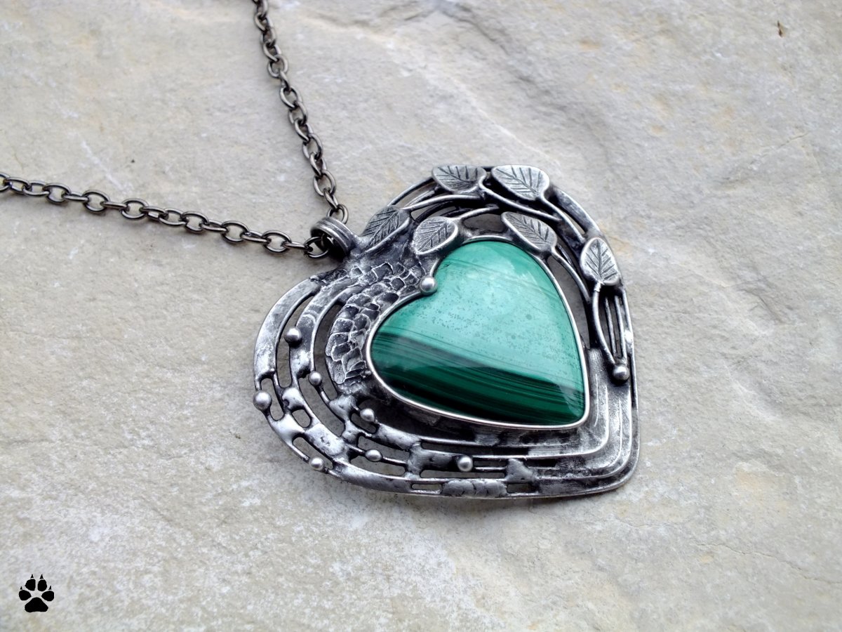 Srdce malachitové s větvičkou