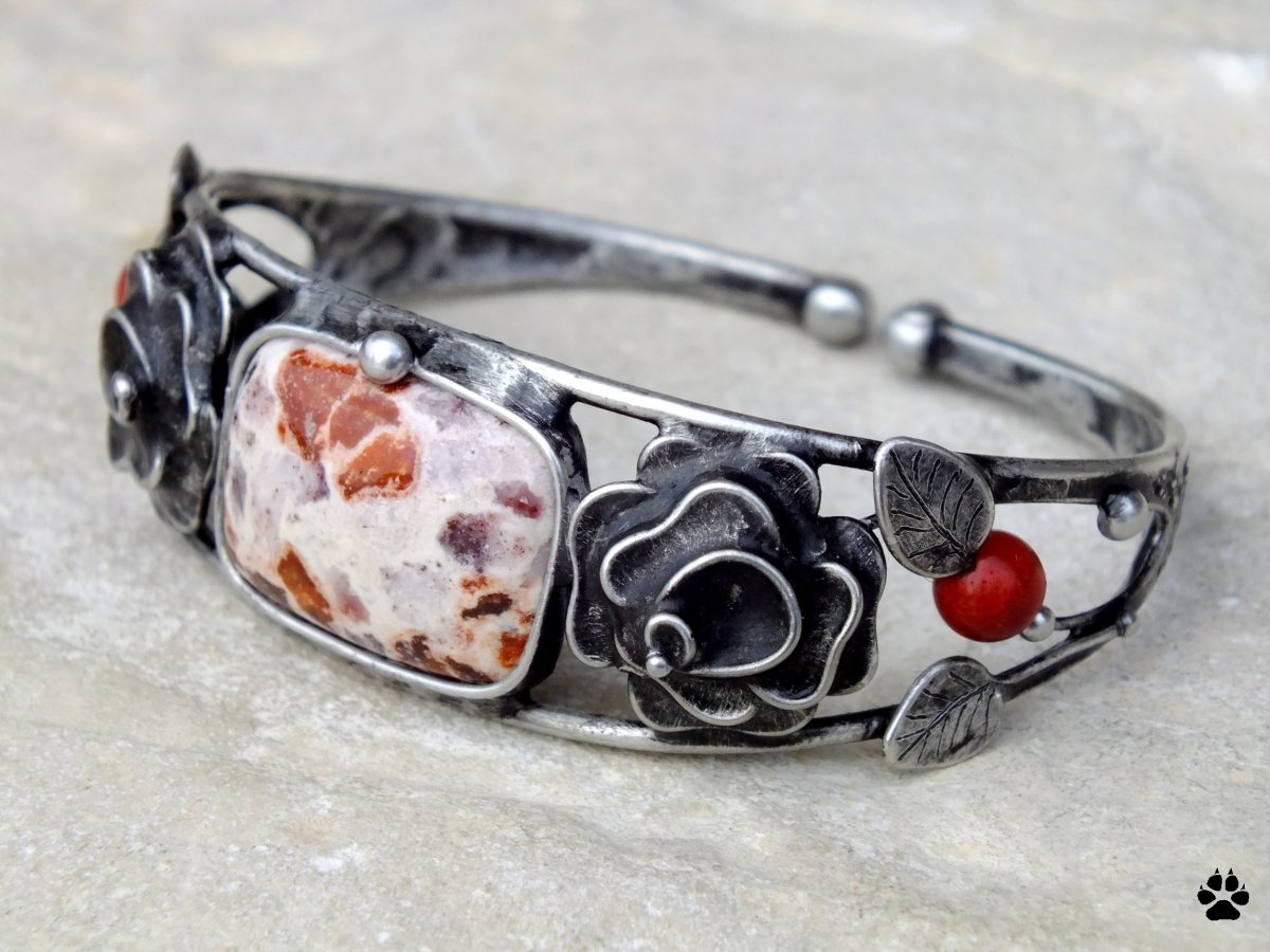 Pod růžovým keřem - náramek s opálem