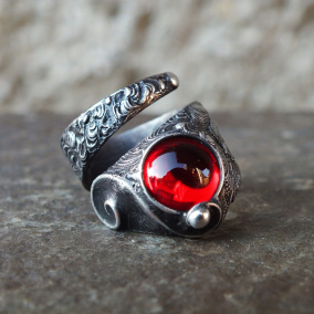 Hadí prsten červený-šperkové sklo