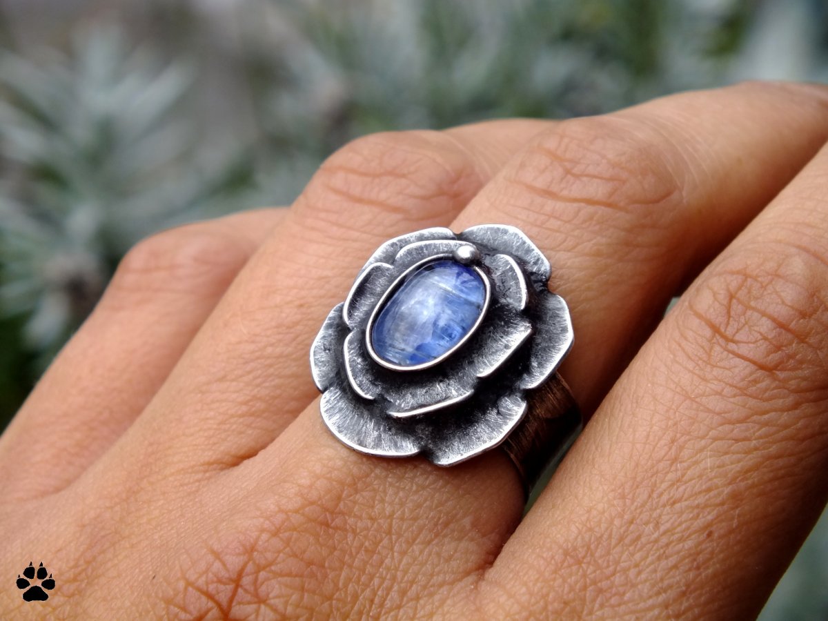 Ledový květ - prsten s kyanitem