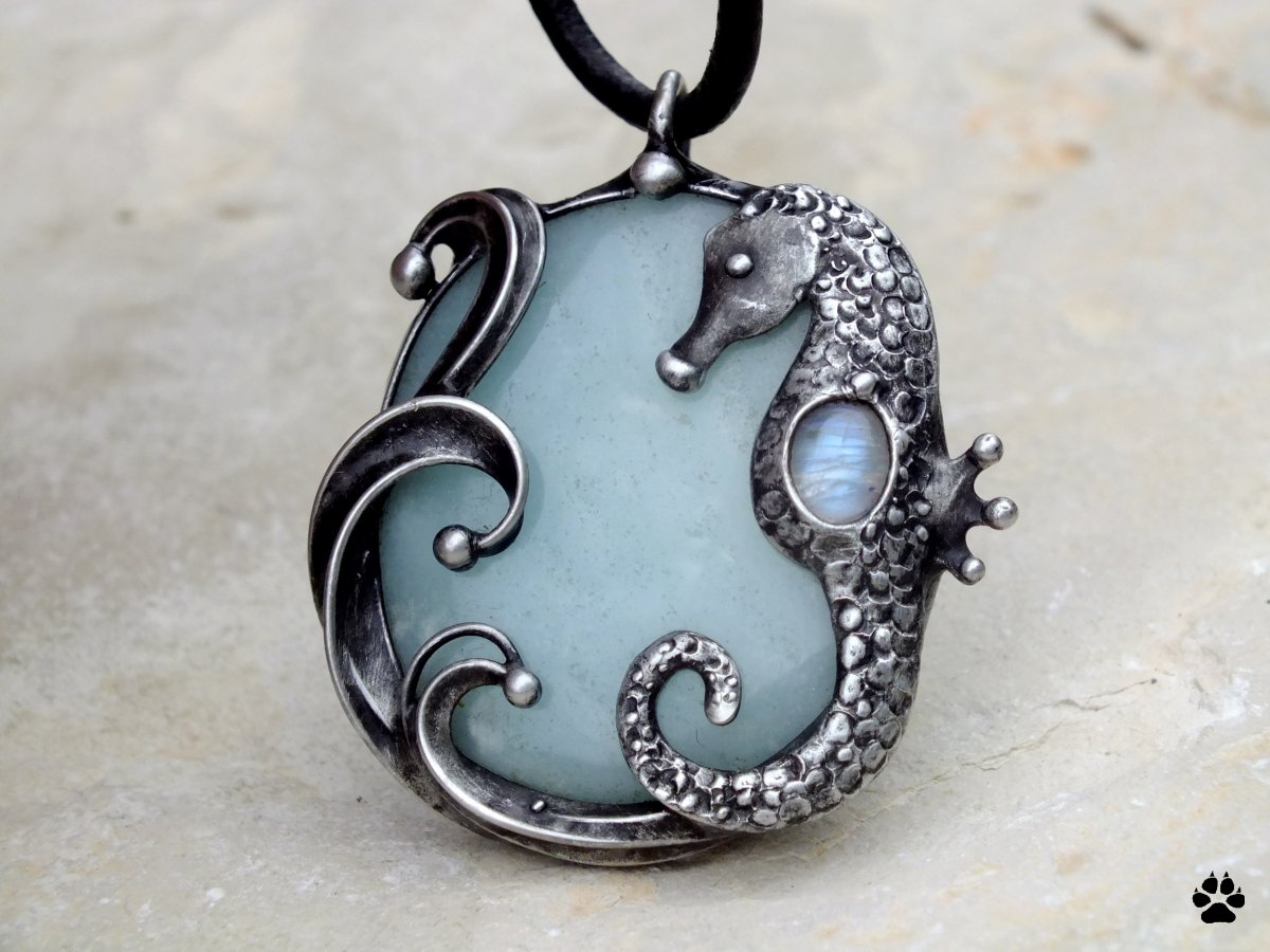 Mořský koník ve vlnách - amazonit,adulár