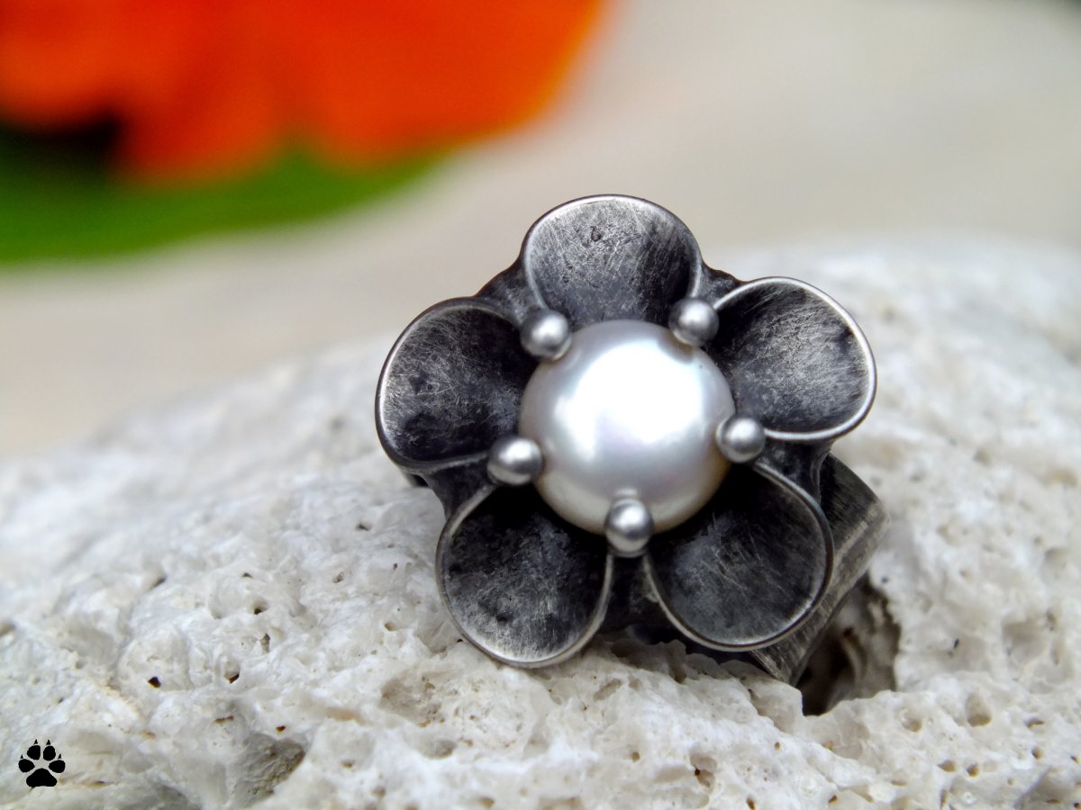 Květinový s perlou 