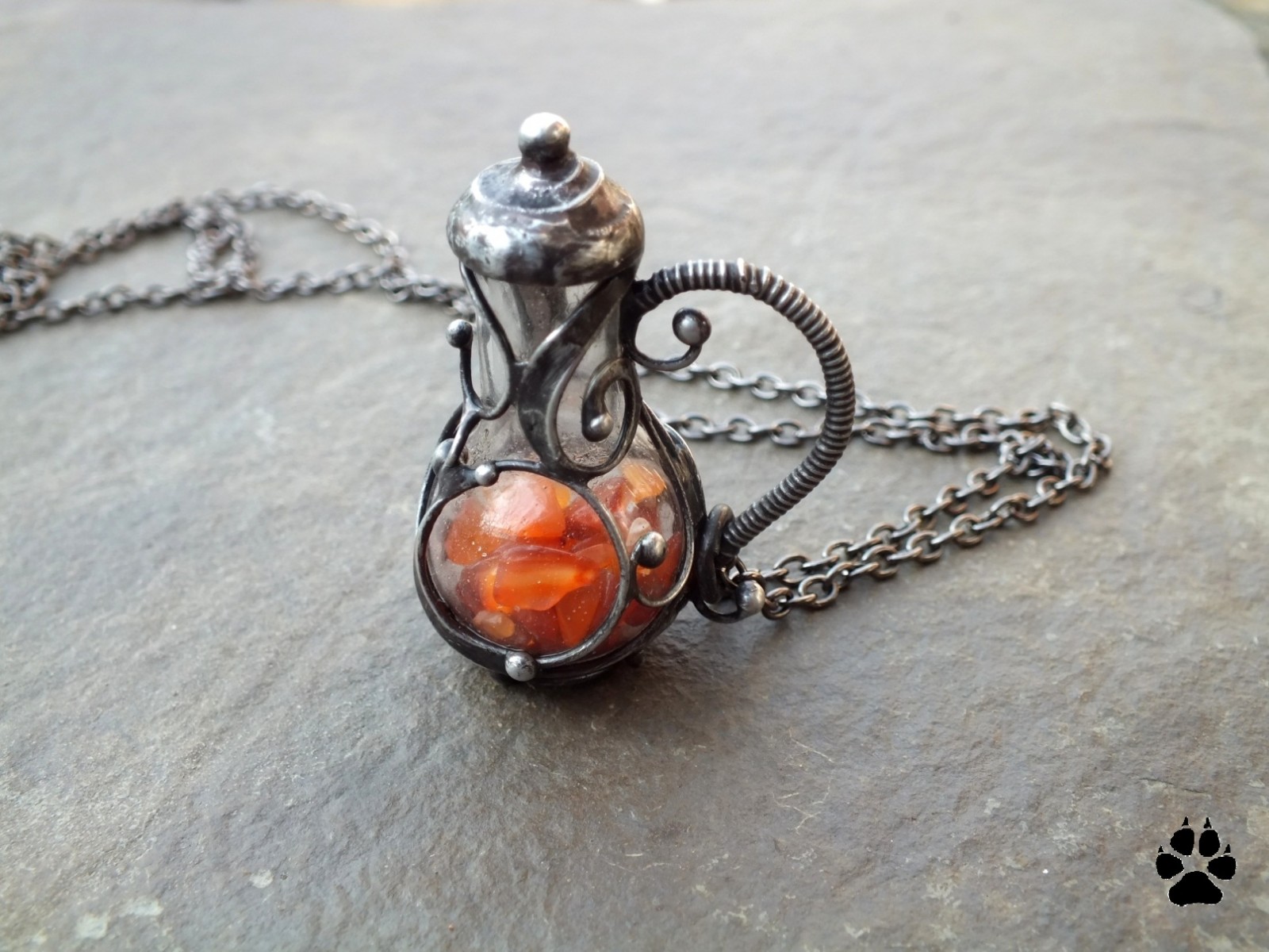 Lahvička s karneolem -  náhrdelník