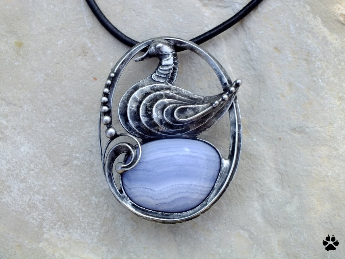 Na jezírku - modrý chalcedon 