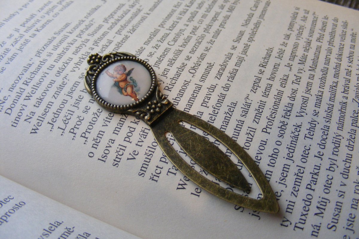 Bronzová záložka s andělíčkem 5