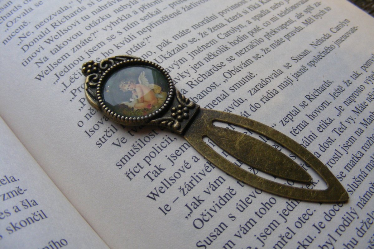 Bronzová záložka s andělíčkem 6