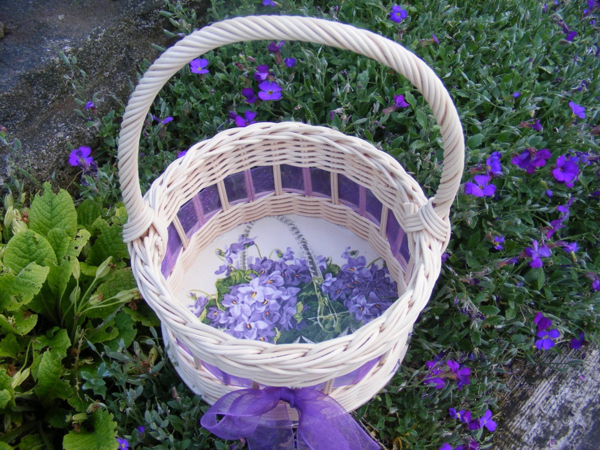 Košík fialek