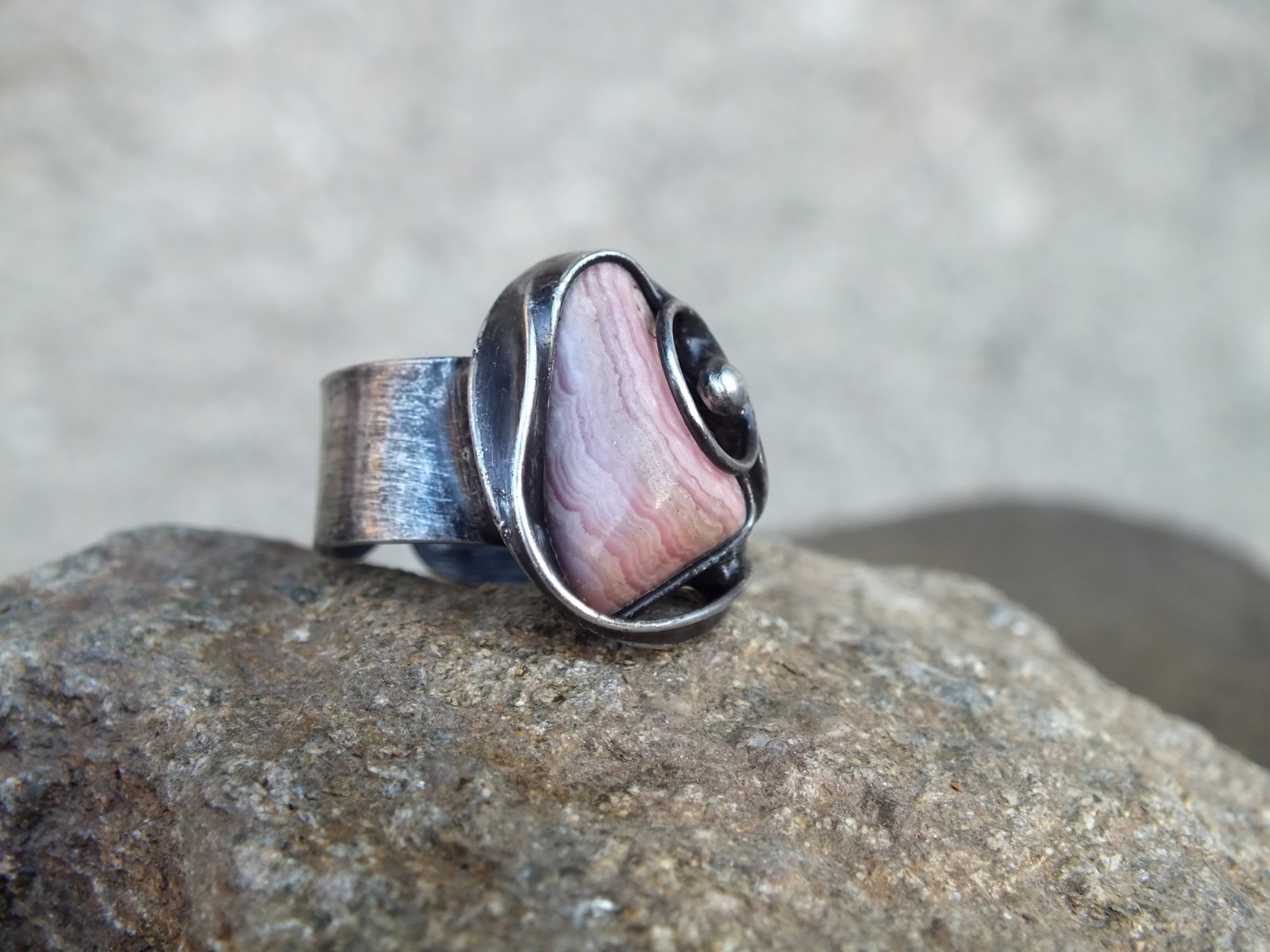 Prsten s rodochrozitem