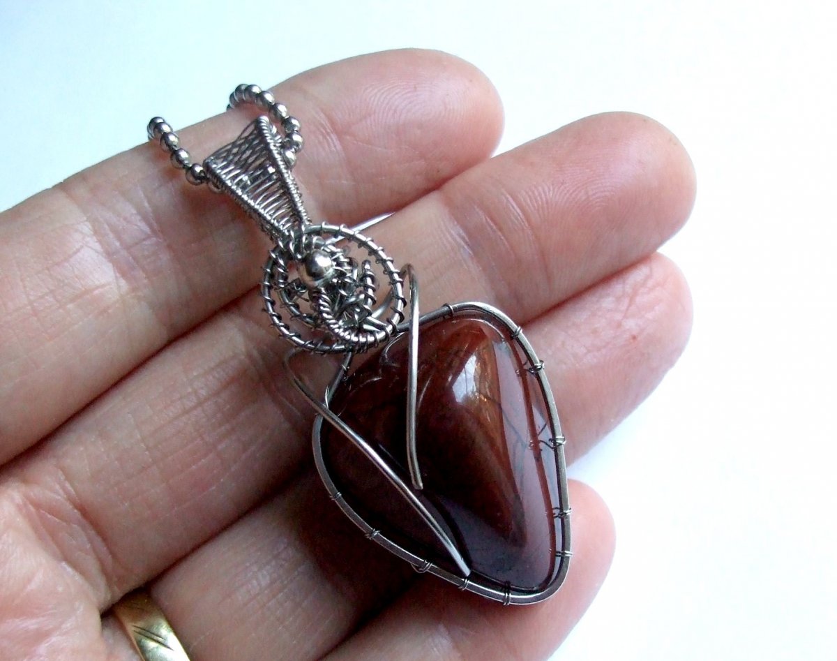 Jaspis mookait - jako čokoláda.