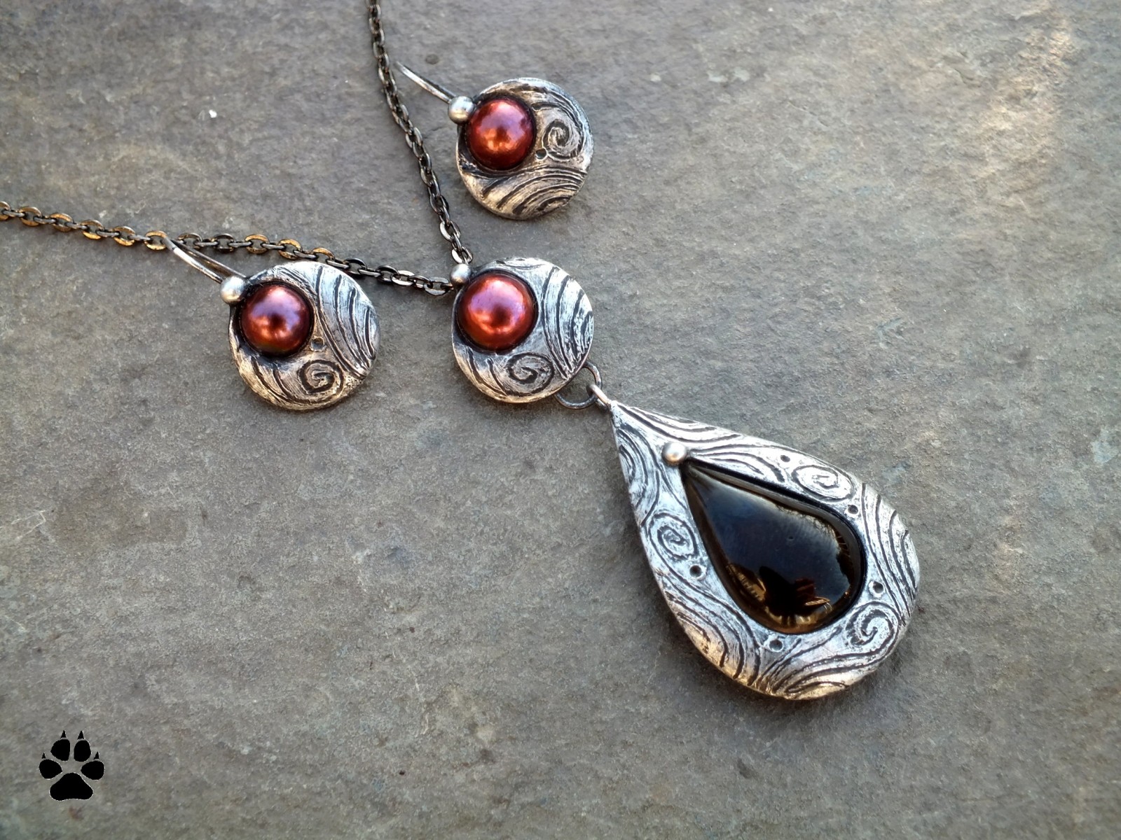 Cínovaná souprava - záhněda, perly