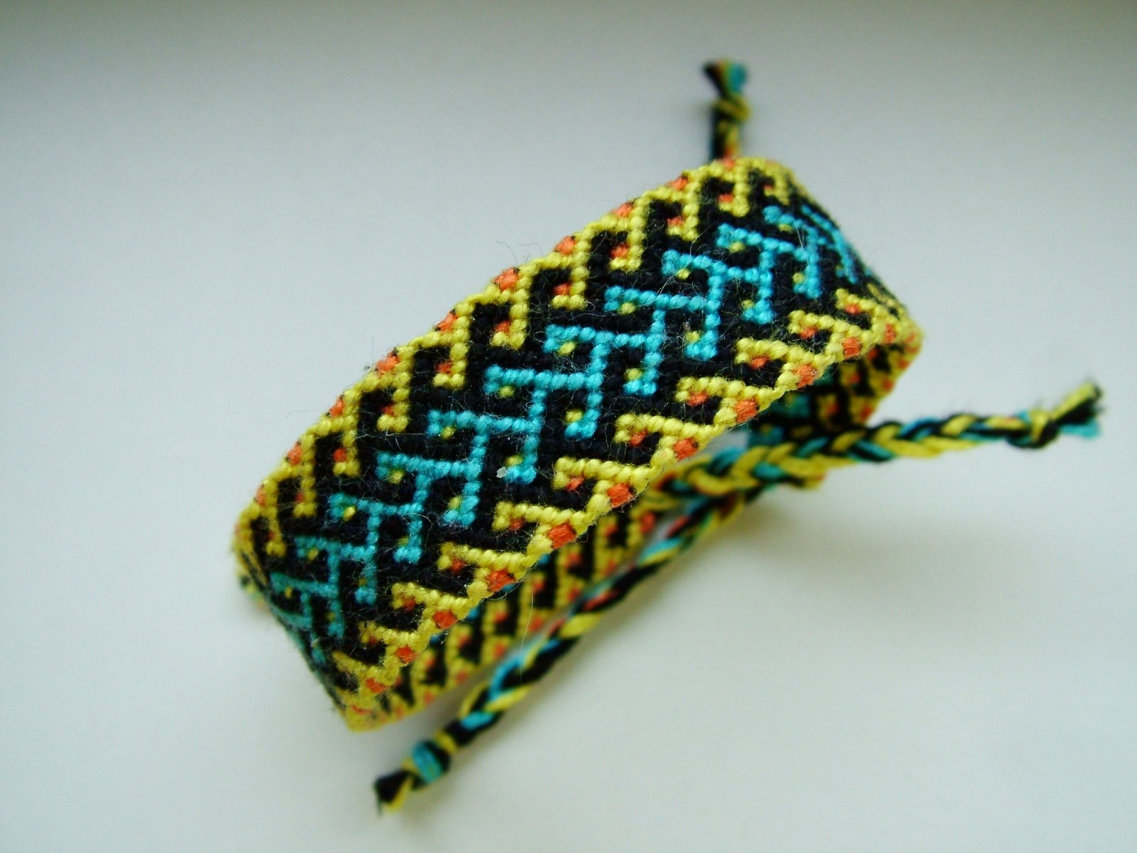 Barevný náramek č. 142