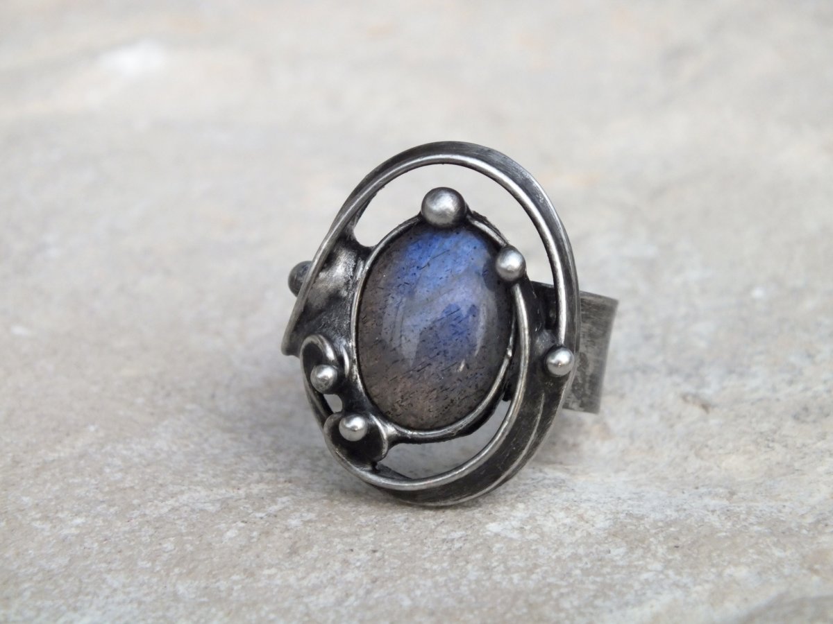 Modrá je dobrá... - prsten s labradoritem