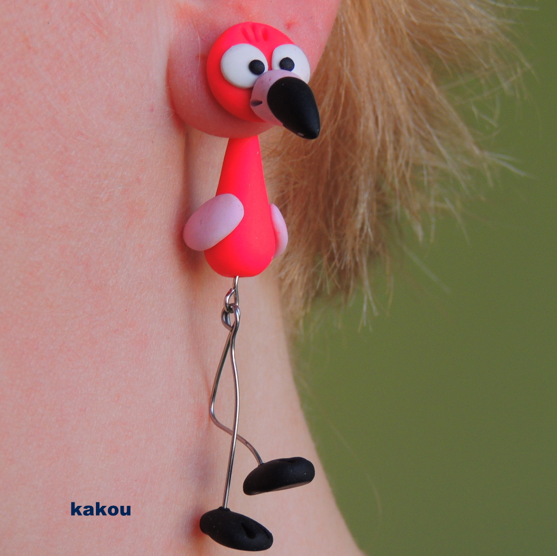 skrz ucho - plameňák