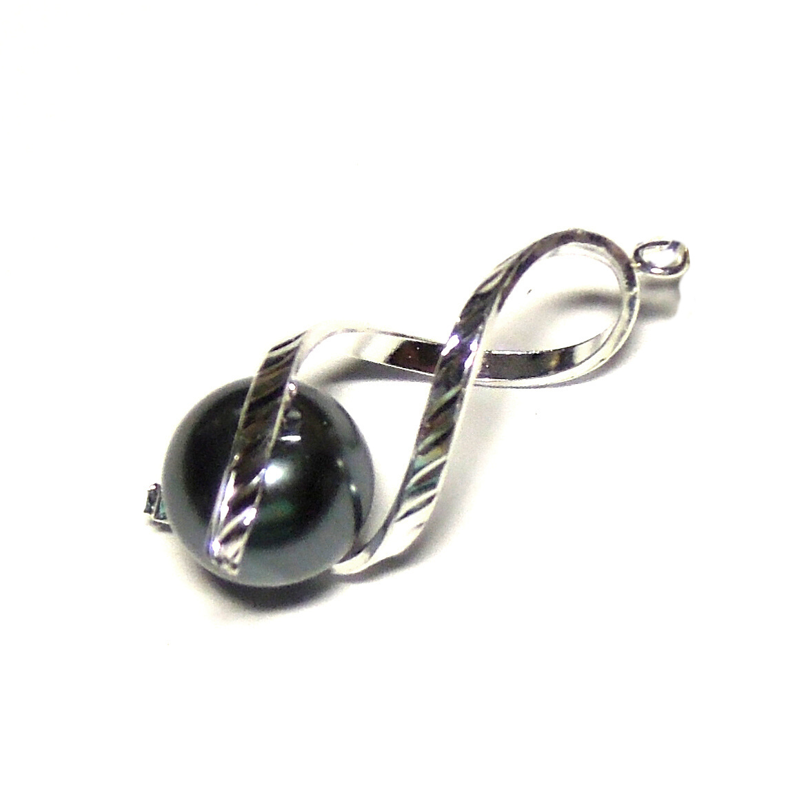 Luxury pearls emerald