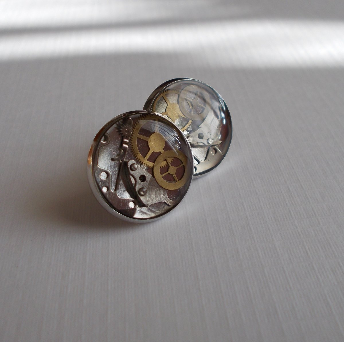 Steampunkové náušnice z pryskyřice