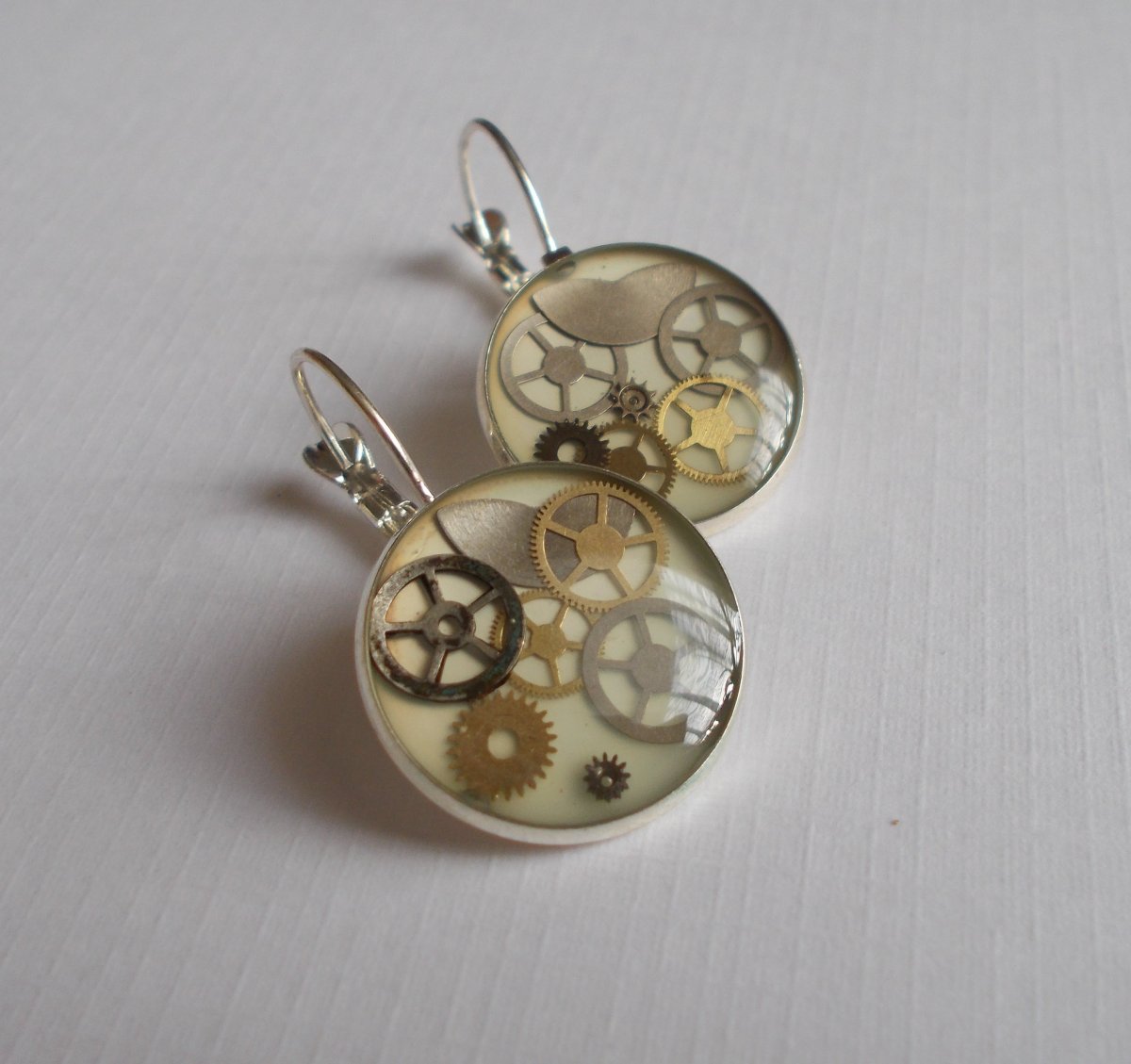 Steampunkové náušnice z pryskyřice