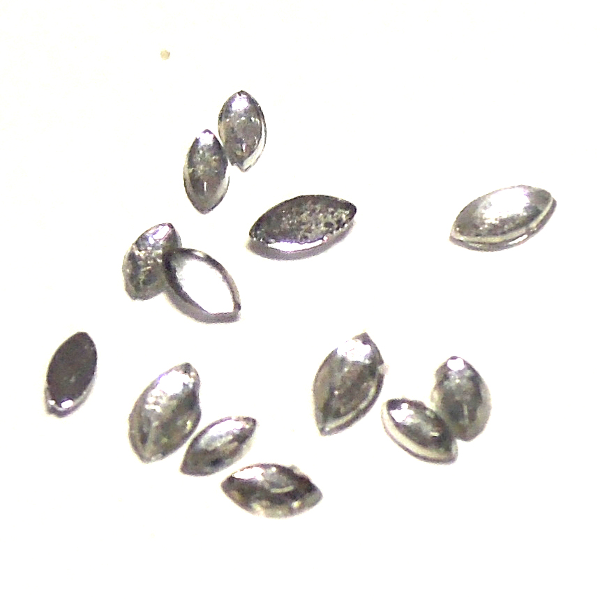 Zirkony - tvar lístky