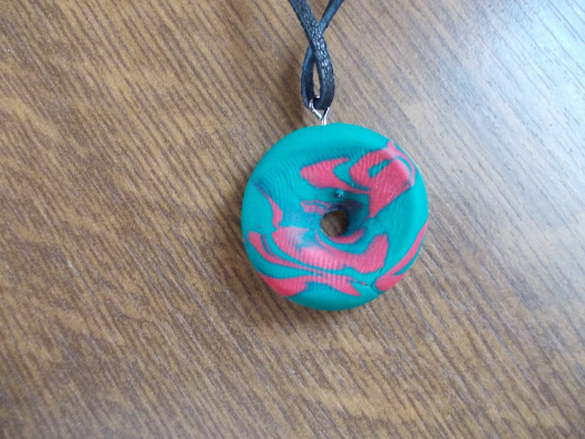 přívěsek donutek z fima