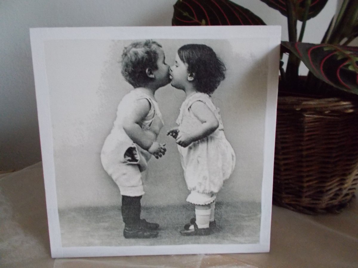 Líbající se batolata