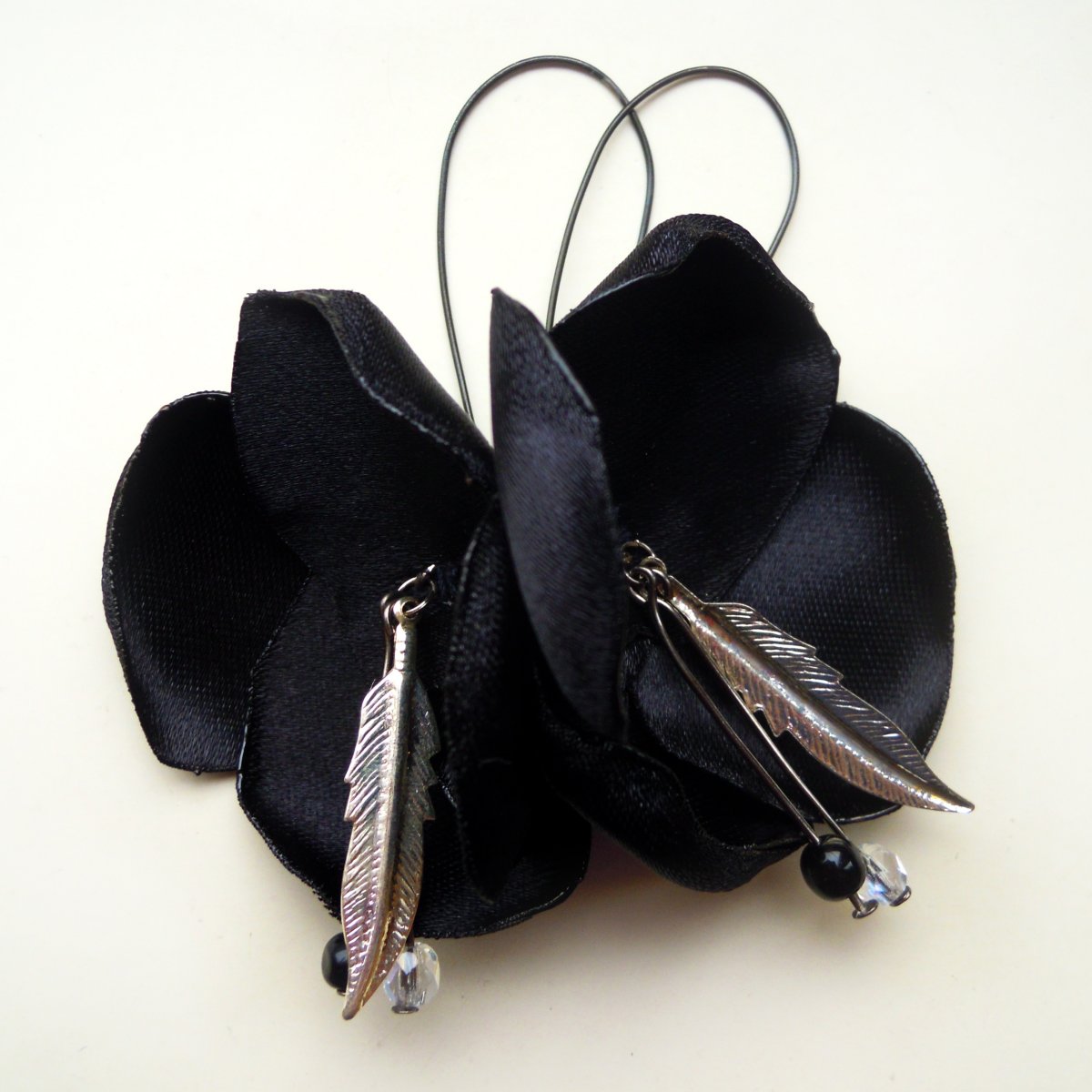 Náušnice: Černé květy