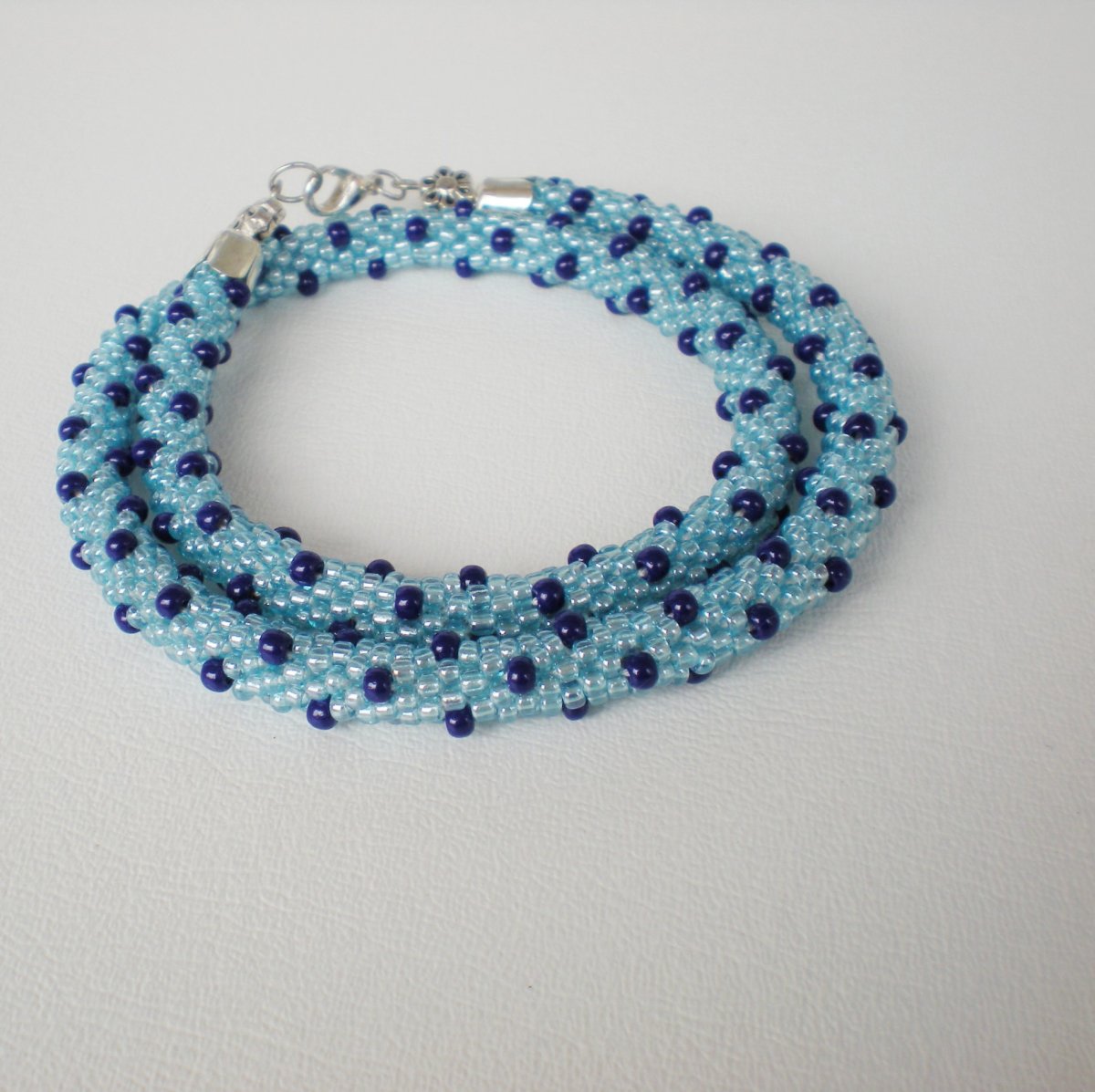 Tečkování v modré