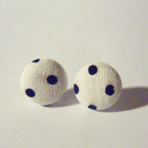 Náušnice: Buttonky bílé s černými puntíky