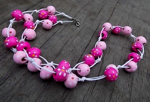 Růžové puntičkové