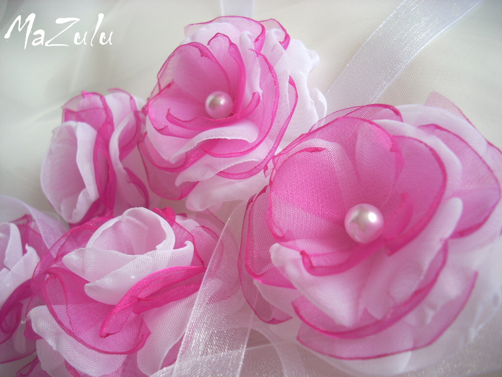 svatební cyklámený náramek