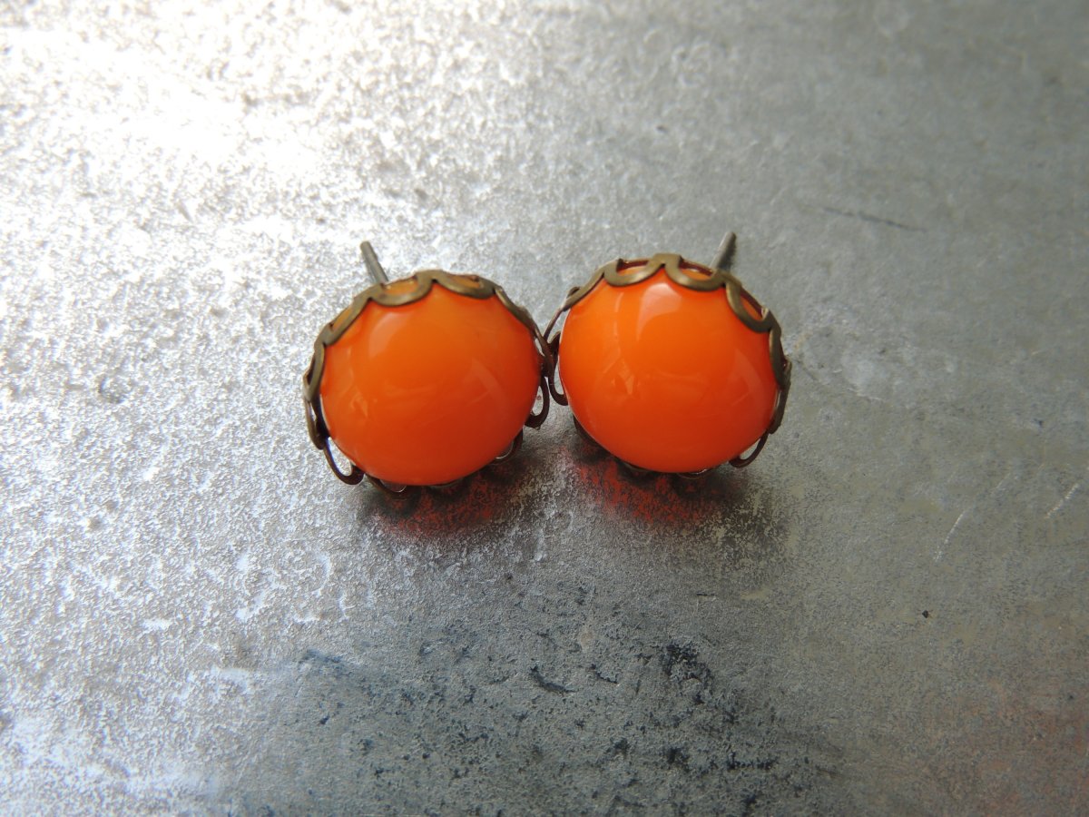 Oranžová pecka v lůžku  