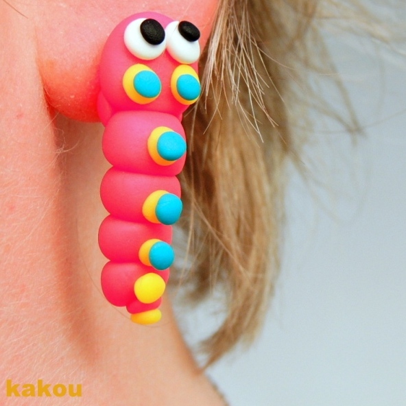 potvůrka kousavá - housenka neonová růžová