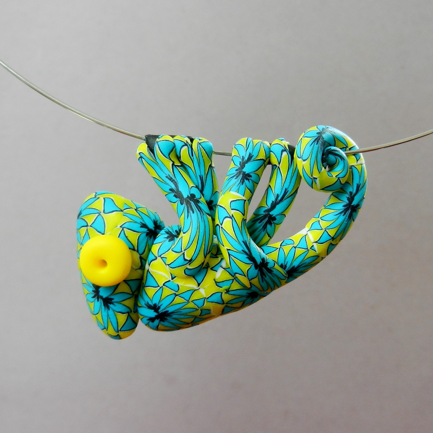 Chamík žlutomodrý