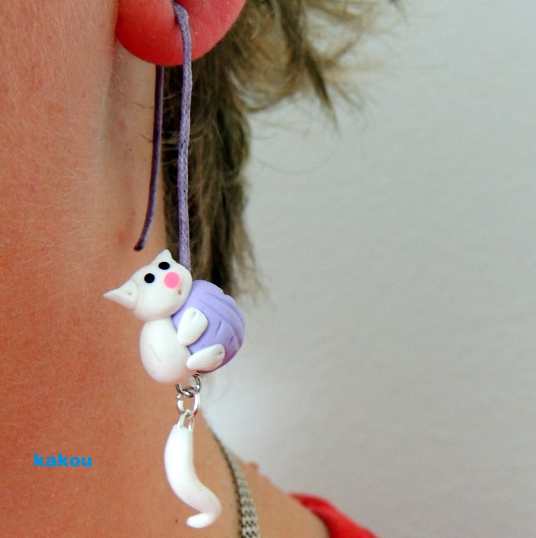 náušnice skrz ucho - kočička na klubíčku