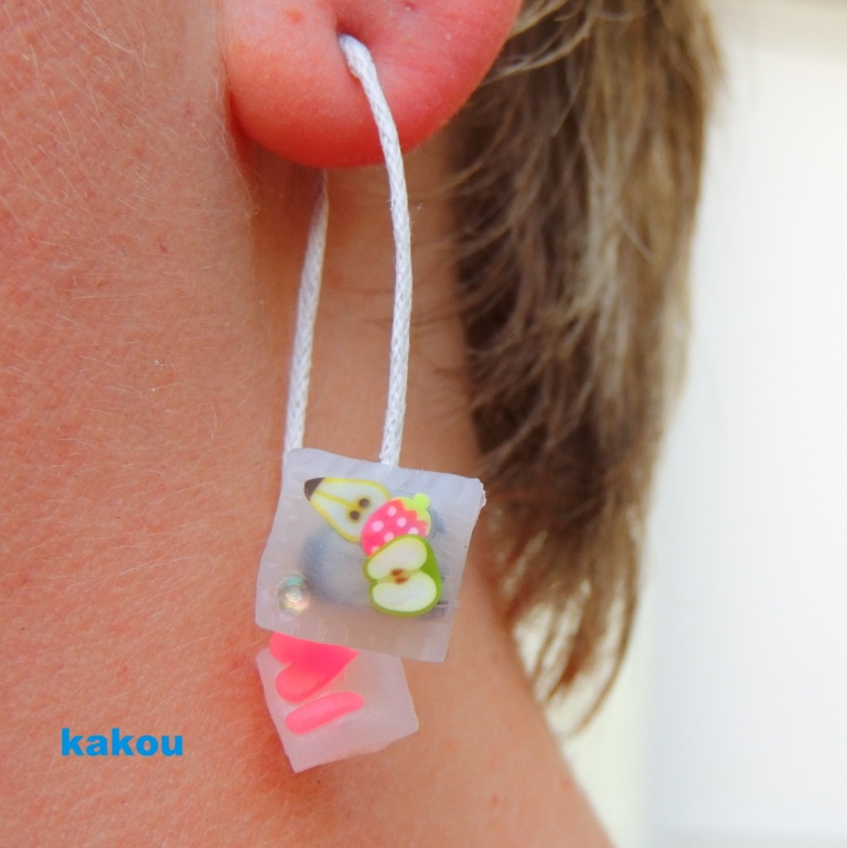 náušnice skrz ucho - miluju ovocný čaj