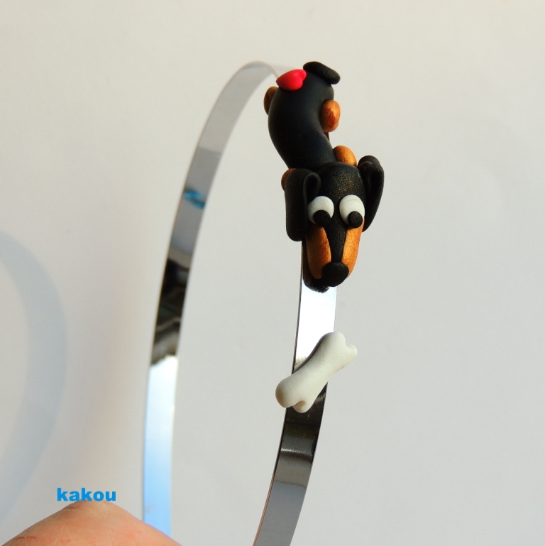 čelenka do vlasů s jezevčíkem