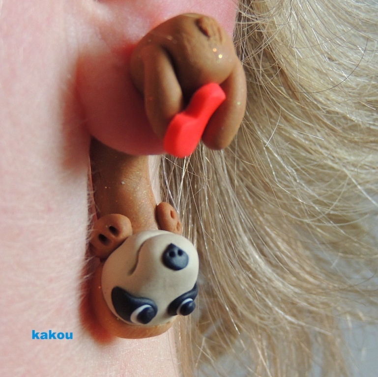 náušnice skrz ucho - lenochod