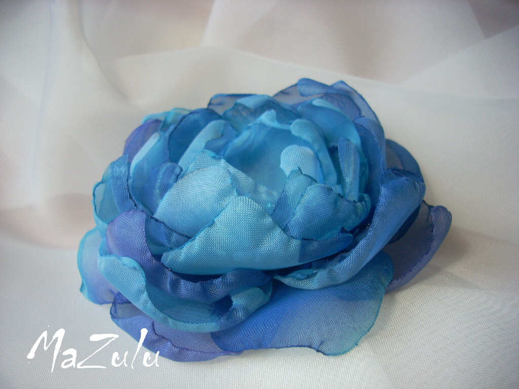 modrá melírovaná brožka