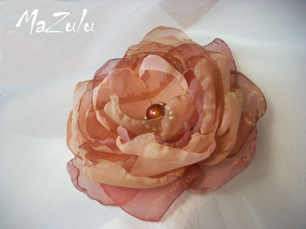 hnedá melírovaná brož