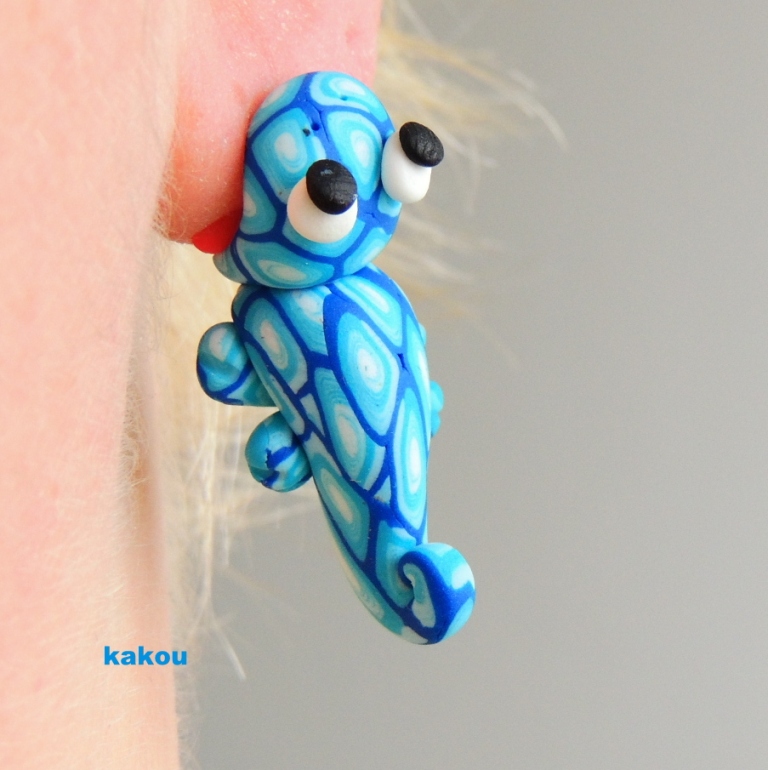 náušnice zakousnutí chameleoni modří