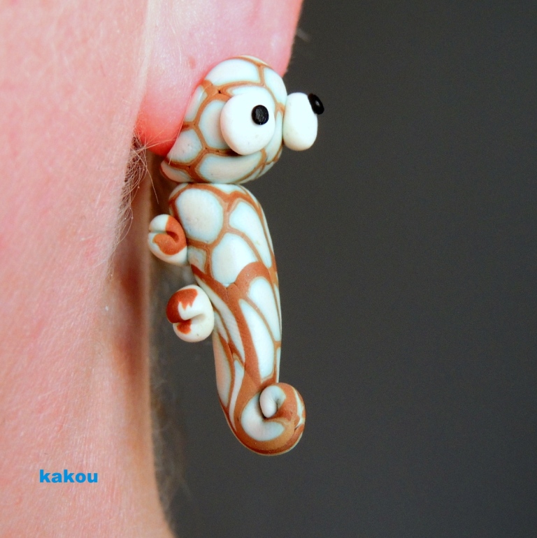 náušnice zakousnutí chameleoni mocca