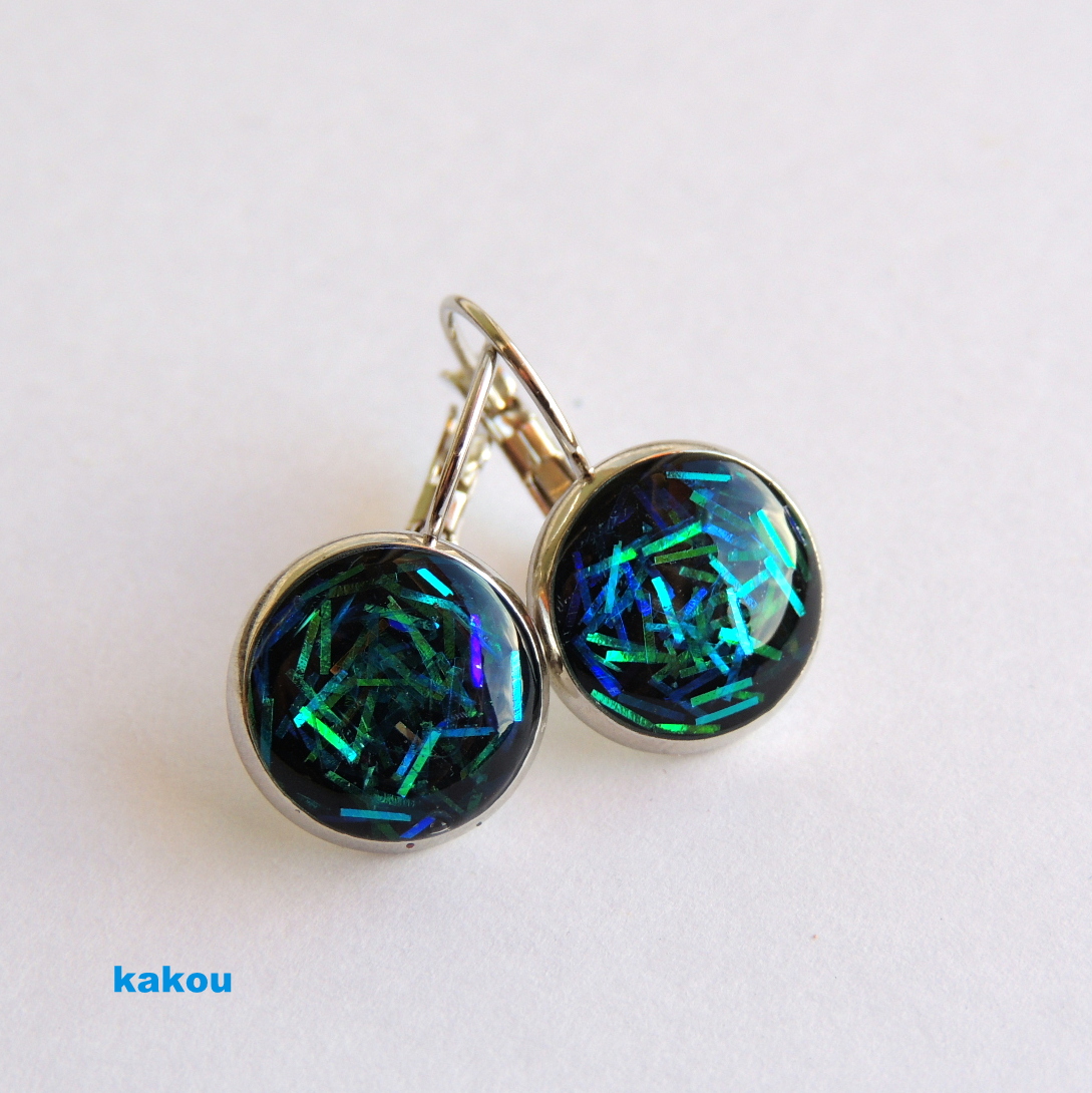 náušnice s pryskyřicí - 12mm černá s modrou