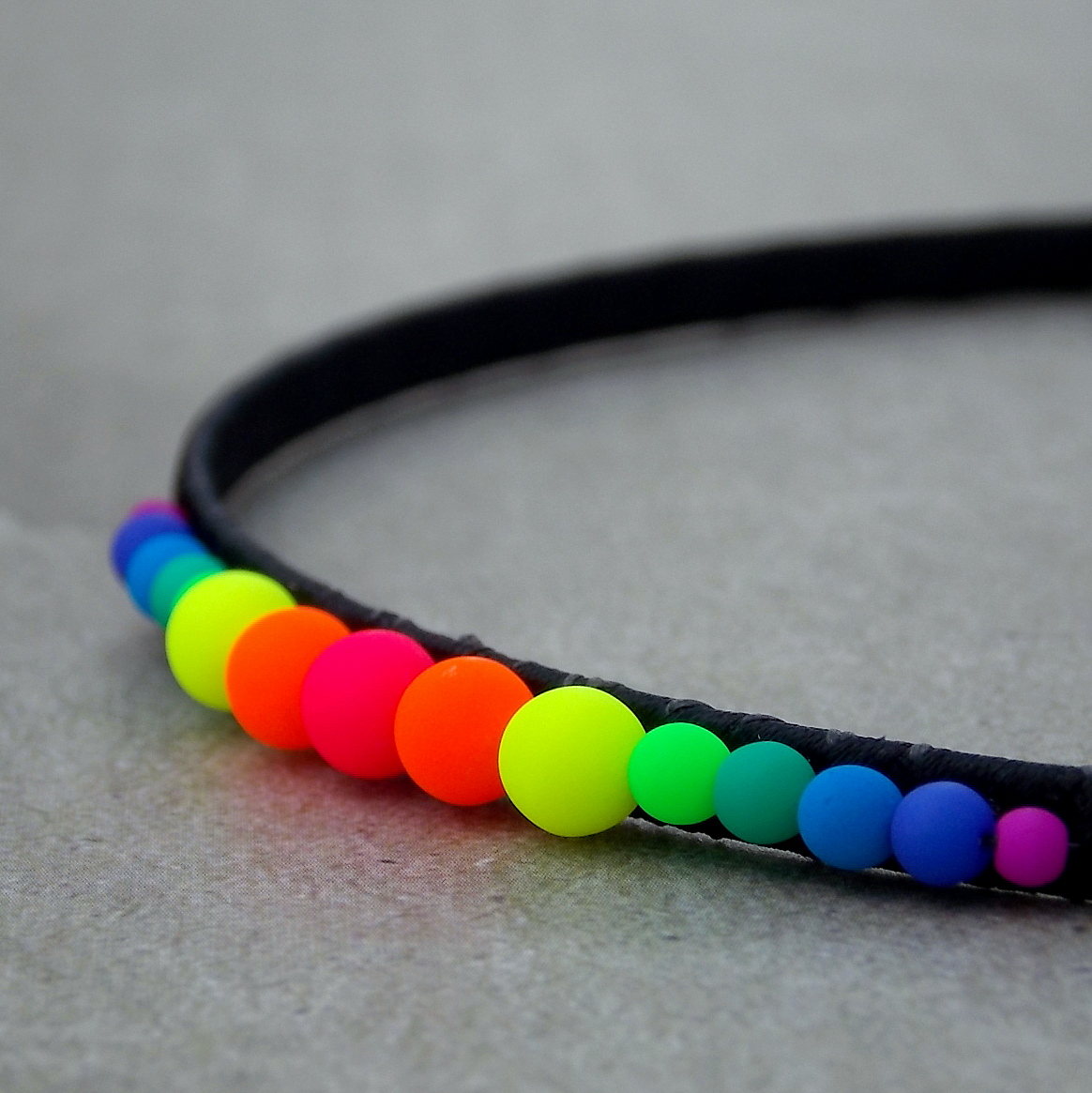 UV Neo Bubbles - čelenka...