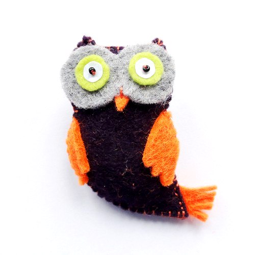 Fialová sovička s oranžovými křidélky